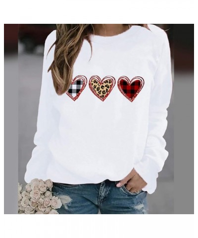 Valentine's Day Long Sleeve Shirts Women Cute Gnome Holding Heart T-Shirt Casual Crew Neck Tops Holiday Blouses 2024 01white ...